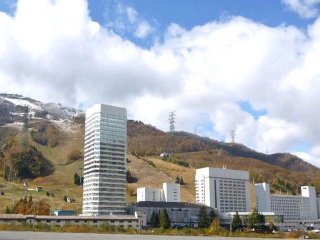 【高時給！食事3食休日付！】スキーで有名な苗場エリアで売店・ホールのお仕事！リフト券有