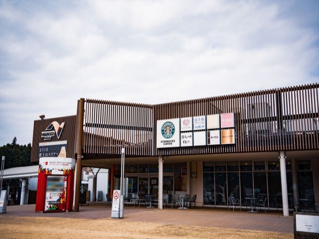 サービスエリア内のショップにて販売のお仕事です！