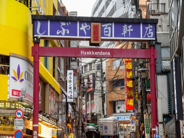 居酒屋もたくさんございますので終業後は1杯！