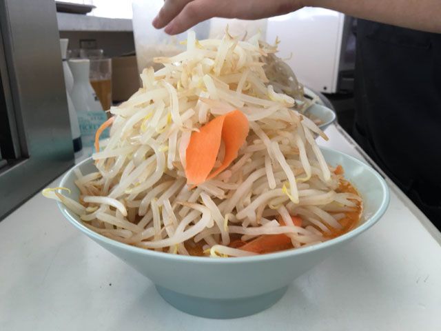 お昼はラーメンやカレー等の提供になります♪