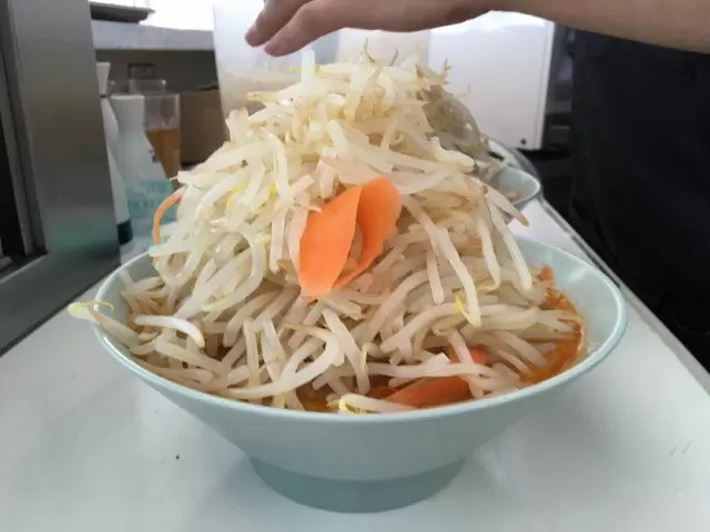 お昼はラーメンやカレー等の提供になります♪