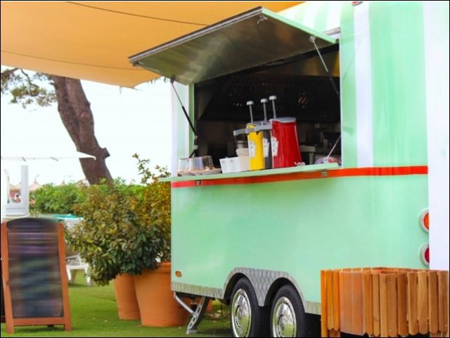 カフェのお仕事ですが・・・キッチンカーのお仕事もあります！