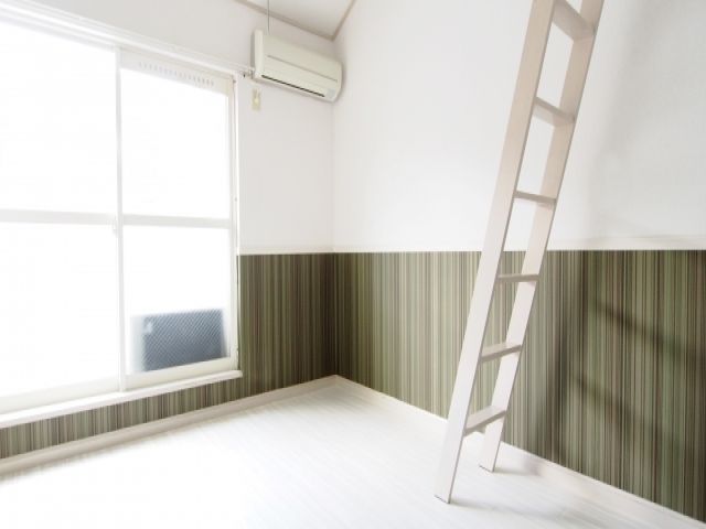 お部屋は1Kフローリング(ロフト付)のため綺麗で快適！
洗濯機、冷蔵庫などの家具家電付き！