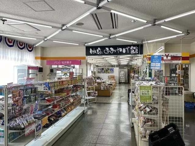 施設内売店です。必要な物はこちらでそろえましょう。