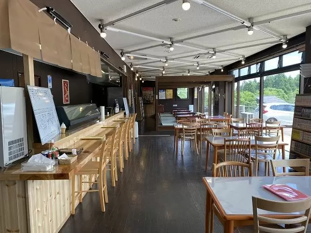 和食食事処です。2021年度にリニューアルされました。魚介メニューを中心に提供しています。