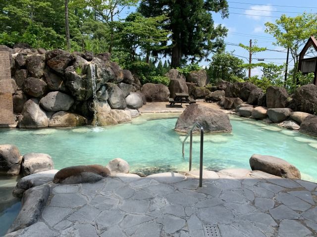 周辺には有名な温泉も！