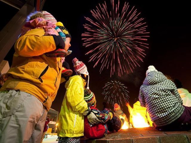 スタッフ特典満載！レンタル＆リフト無料♪
12/31に打ち上げ花火が上がります！