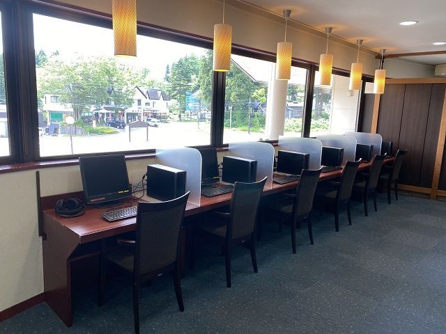 職場内には、PCコーナーがあり、お休みの時は無料でご利用いただけます。