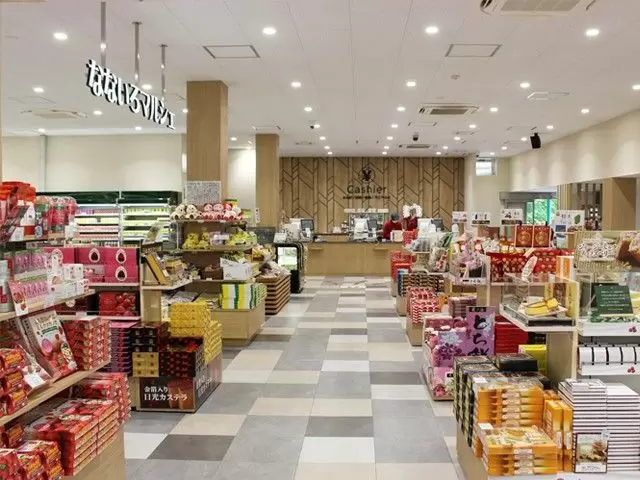 清潔感ある売店での販売業務もあります。