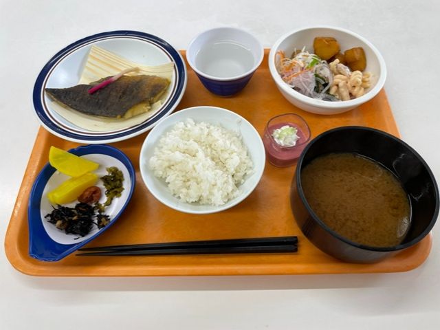 従業員食堂のご飯も美味しいです!!
メインや小鉢も選べるのが嬉しい♪