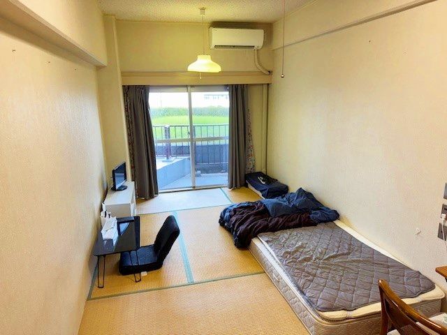 寮の部屋内★