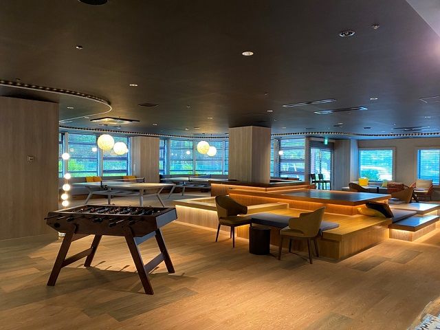 職場環境良好です！素敵なラウンジ！！館内の温泉も入れます！