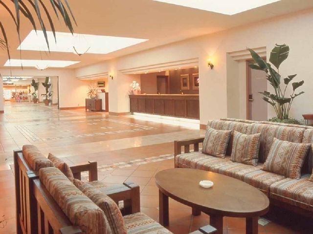 フロントのお仕事です！笑顔でお客様をお迎えしましょう^^