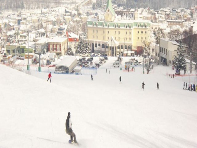 ホテル目の前にスキー場があります！シーズン券購入者には半額の費用補助有☆