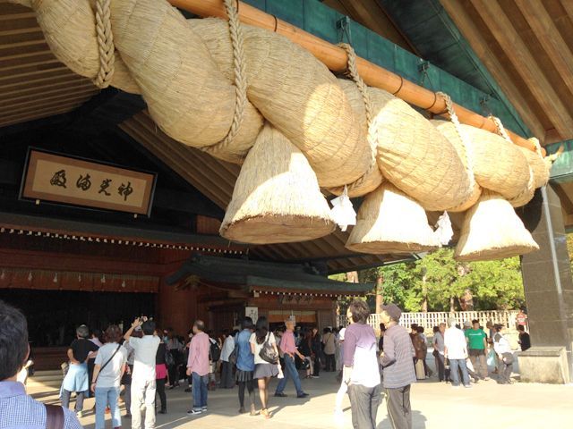 出雲大社の大しめ縄。長さ13．5メートル、重さ4．5トンで日本最大級です。