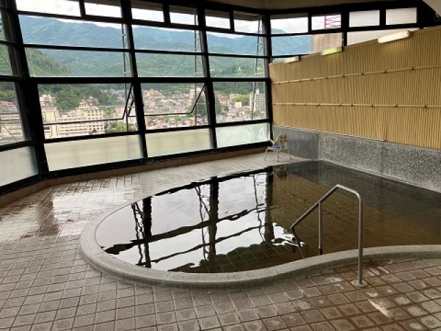 下呂温泉で唯一の源泉かけ流しを楽しめるお宿!!
長期勤務のスタッフさんもいて安心です♪