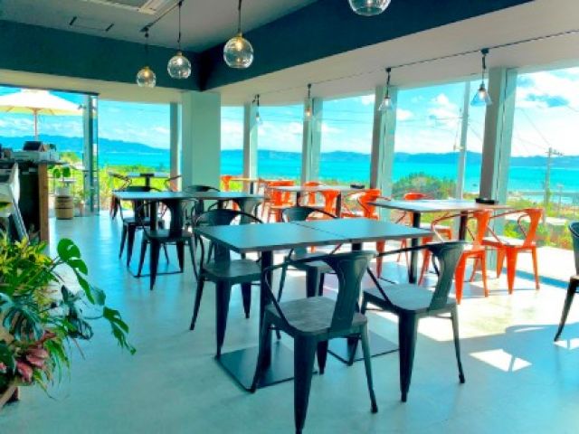 古宇利大橋が見える絶景のレストラン♪
★夜の屋上は満点の星空★