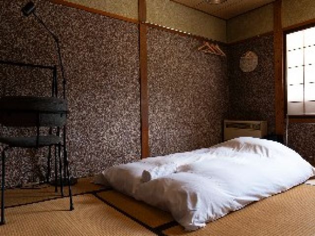 ～寮はゲストハウスの一室を個室とて貸し出し～
お風呂は館内の大浴場へ入浴できます！