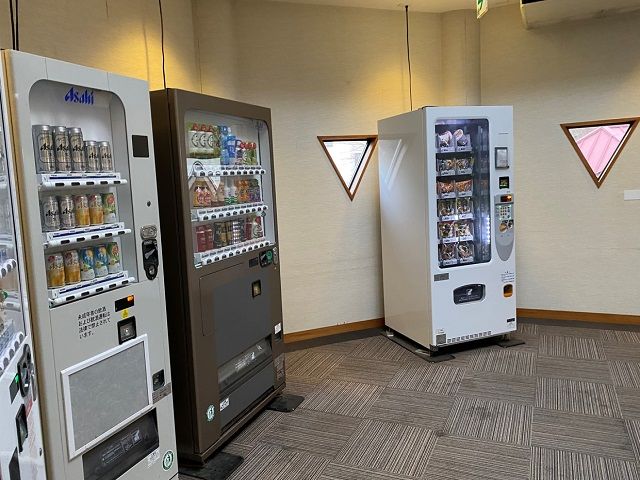 寮のお写真！自販機があります（飲み物やお菓子、軽食）