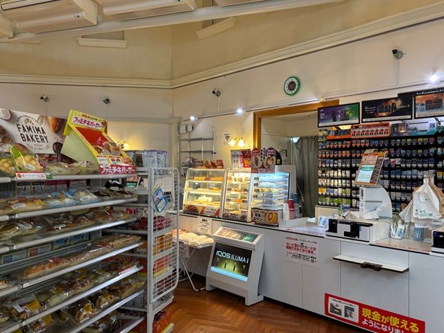 職場のコンビニの店内！