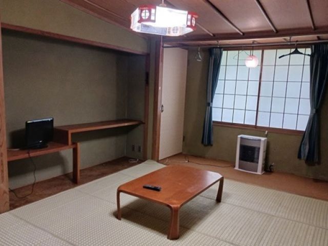 寮のお部屋はこんな感じ!!
館内の大浴場も使えるので快適です♪