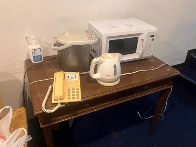 共同スペースに電子レンジやケトルもあります。