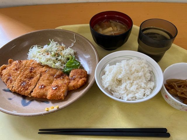 休日も利用可能な従業員食堂♪美味しいと好評！