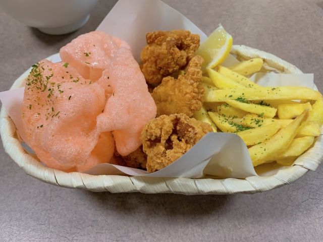 お菓子をもっていただいたり簡単な調理補助です