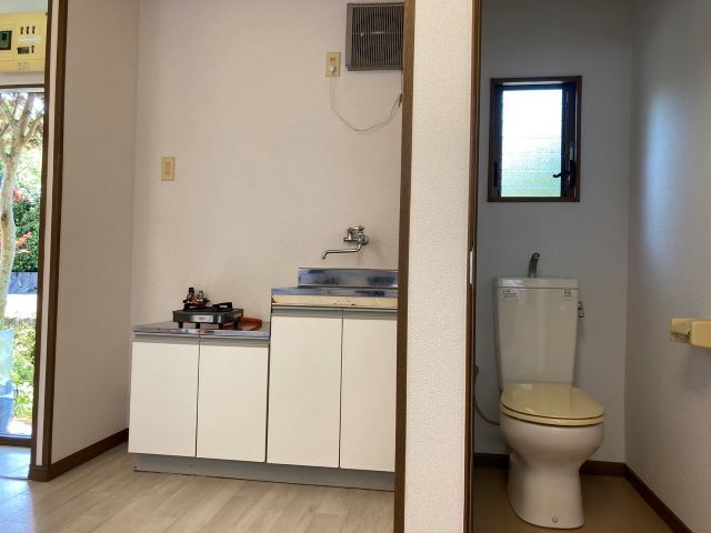 トイレ・ミニキッチン・ベッド・エアコン・ガスファンヒーター・テレビ付き！快適です！