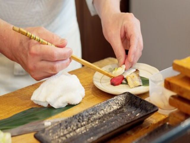 主に和食の調理補助や洗い場、厨房の清掃をお任せします！