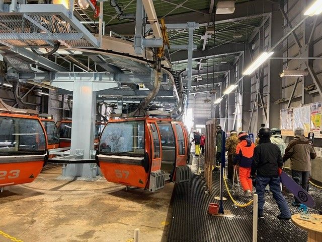 お客様を安全にゴンドラに乗車させてください！