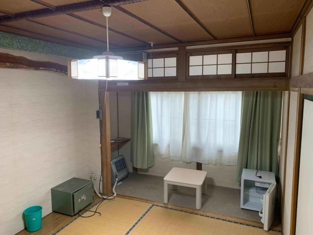寮はこんな感じ！民宿っぽさが残る落ち着いた雰囲気のお部屋です♪