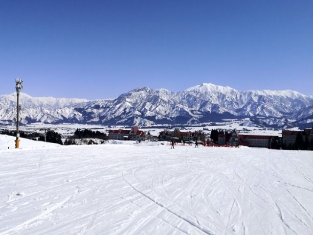 明け方には越後湯沢市街を雲海が覆っており、幻想的な景色を楽しめます。