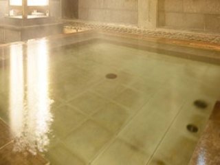 効能豊かな湯治場が魅力の温泉施設で接客のお仕事♪