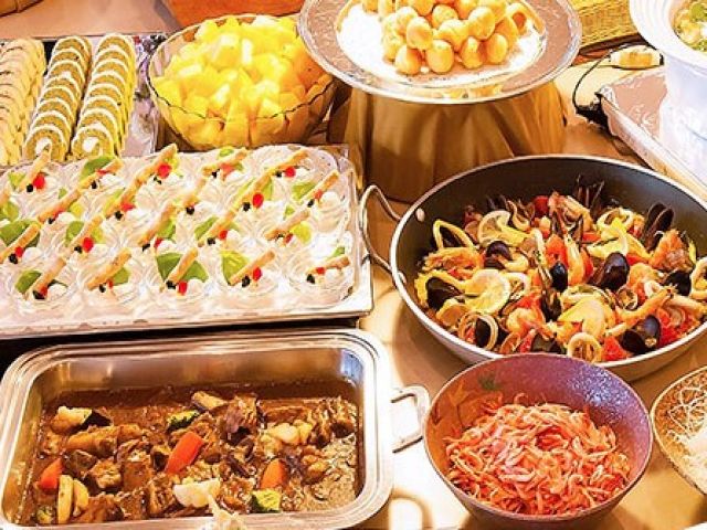 バイキングスタッフのお仕事です。リゾバデビューにもおススメ！