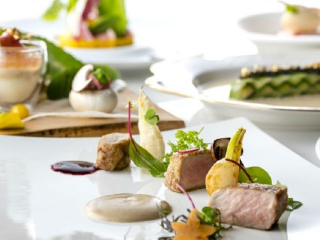 お客様のご要望に合わせた料理をご提供いただきます。