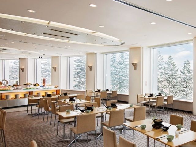 レストラン 羊蹄
鍋としゃぶしゃぶを食べ放題で楽しむビュッフェレストラン