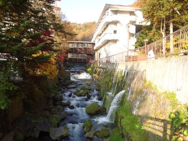 敷地内には川は流れ、マイナスイオンを感じられます(*ﾟ▽ﾟ)ﾉ