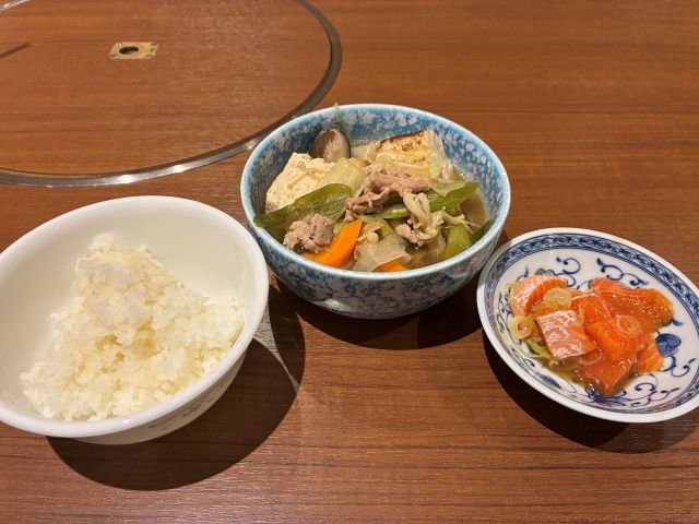 食事はこんな感じのおいしい賄いをいただけます！どのスタッフさんからも好評です！！
