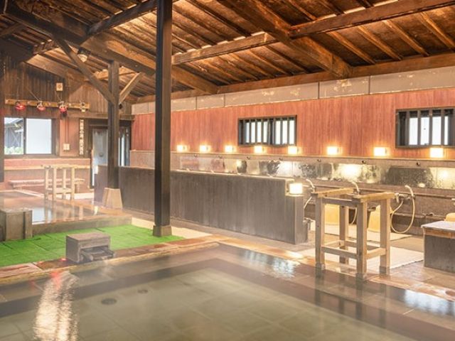 日帰り温泉施設でサービスのお仕事！