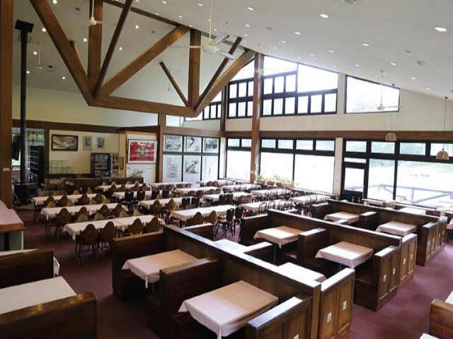 こちらのレストランで勤務していただきます！笑顔で頑張ってください♪