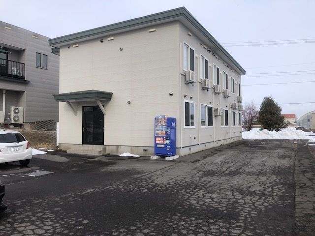 住み込み環境の外観です。風呂トイレ家具付きのアパートタイプです。敷地内にあるので安心！