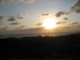 水平線に沈む夕日がすぐ近く♪♪