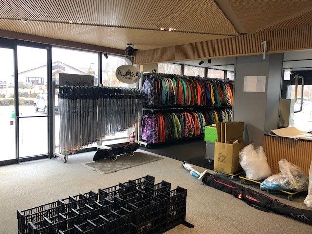 たくさんのバリエーションがあるショップなので海外のお客さんも多く、英語活かしたい方もぜひ！