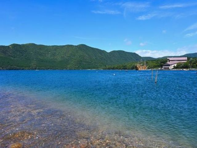 目の前は芦ノ湖です！