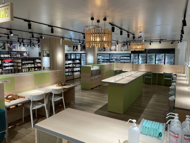 売店コーナー、レストランも充実！