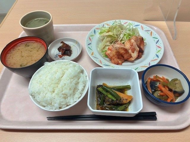 従業員食堂の食事★