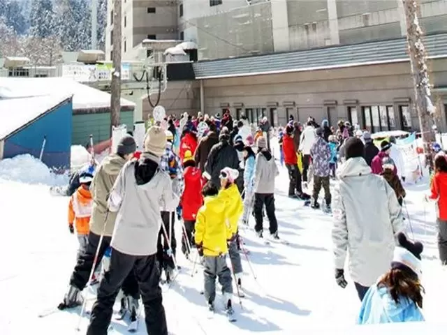 ゲレンデのリフト係業務☆
友人同士・カップルでの応募可能！