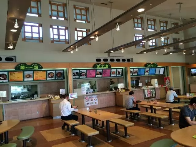 フードコートはこちら♪
調理補助がメインのお仕事です!