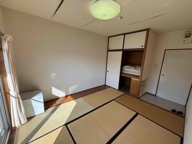 寮のお写真はこちら♪
個室の和室のお部屋になります！